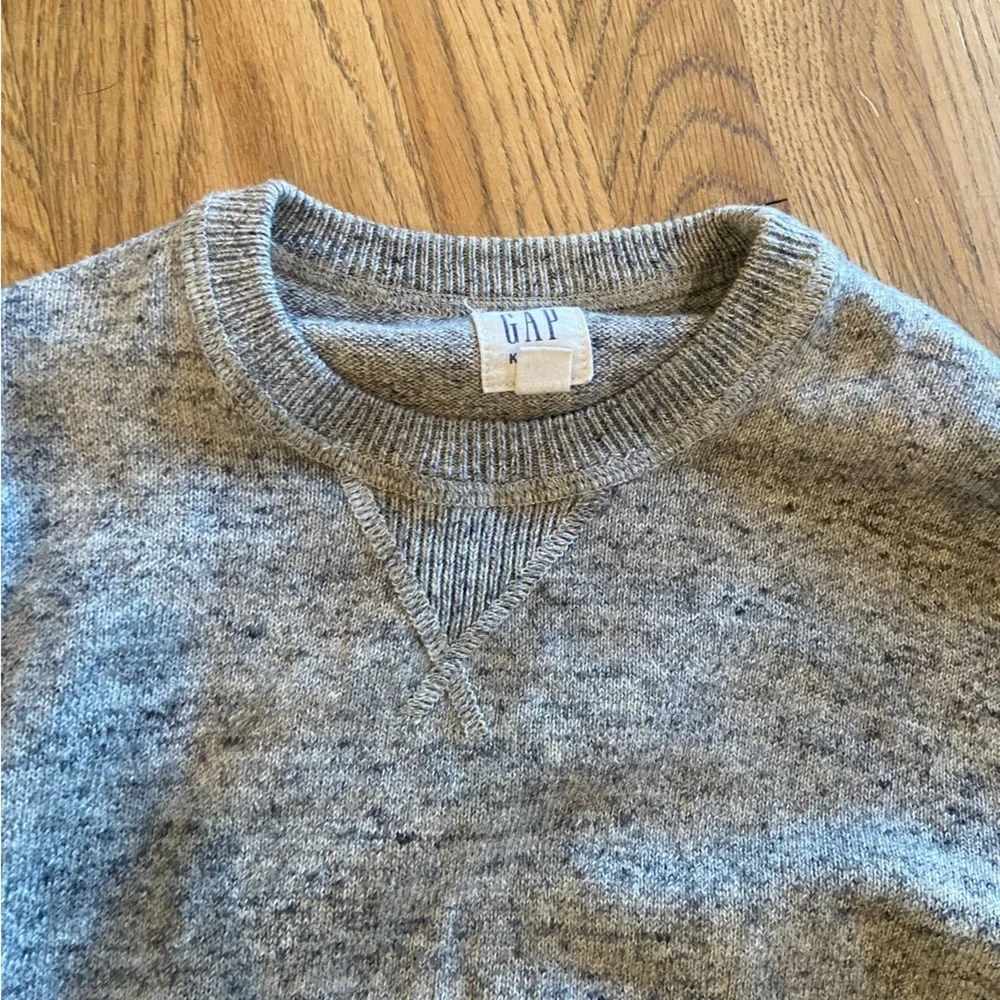 Kids grey gap sweater size medium